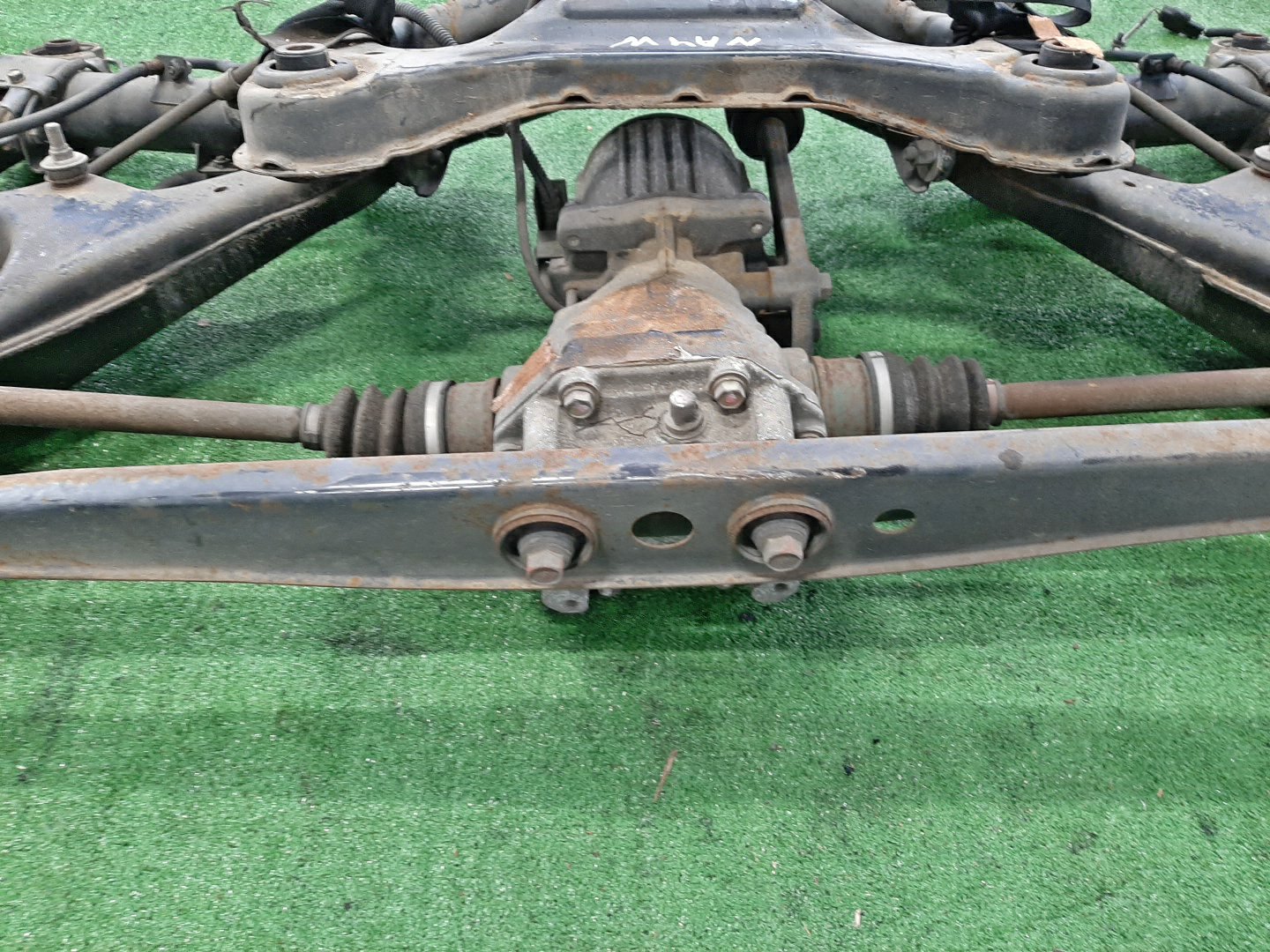 Балка задняя MITSUBISHI GRANDIS NA4W 4G69 6973 5 ракурс