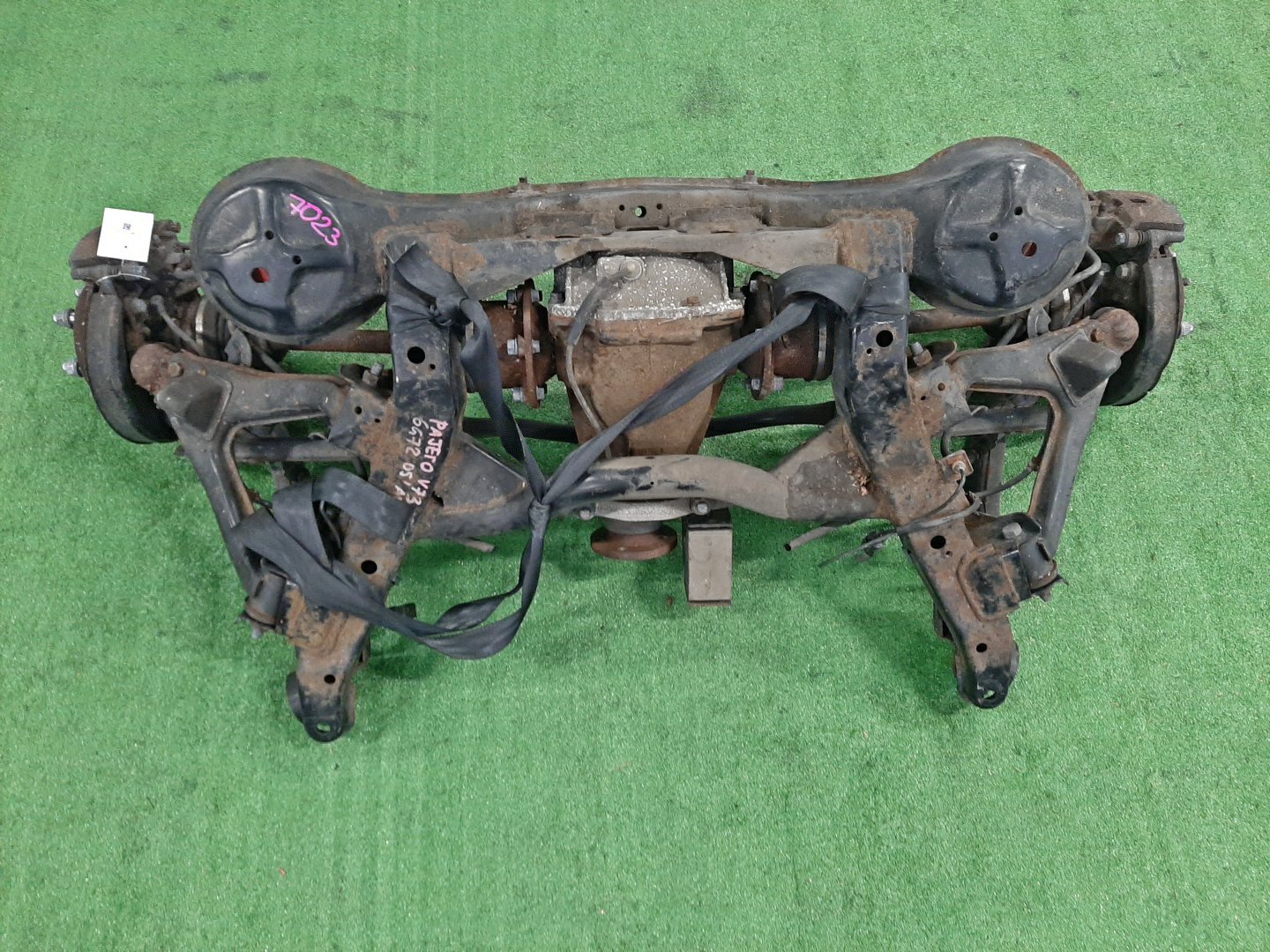 Балка задняя MITSUBISHI PAJERO V73W 6G72 7023 1 ракурс