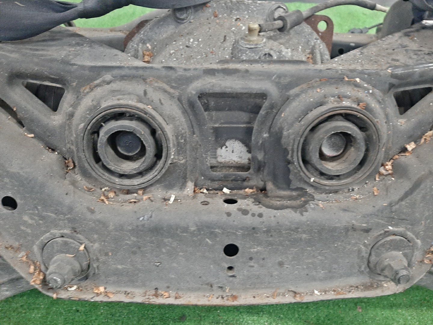 Балка задняя MITSUBISHI PAJERO V83W 6G72 7024 3 ракурс