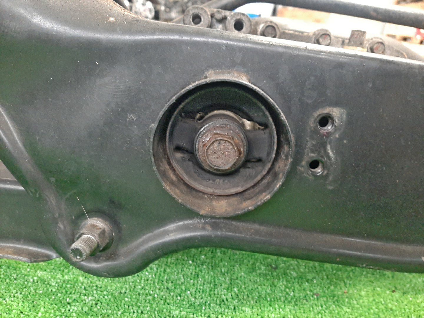 Балка задняя MITSUBISHI DELICA D5 CV5W 4B12 7143 3 ракурс