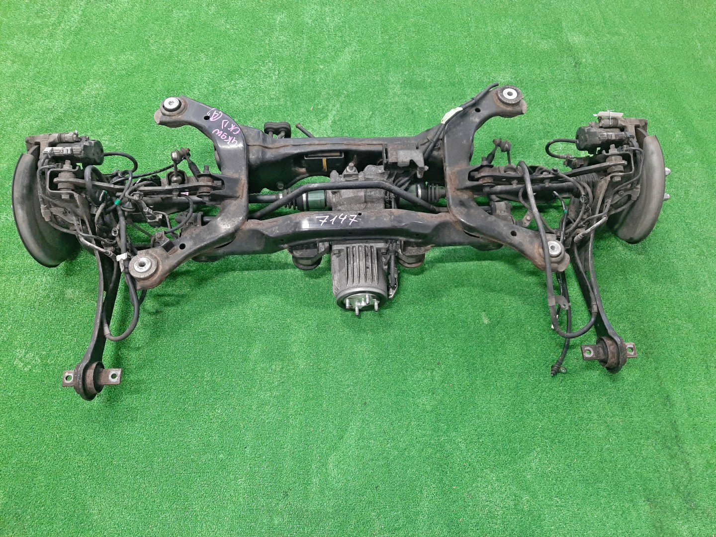 Балка задняя MITSUBISHI ECLIPSE CROSS GK9W 4N14 7147 1 ракурс Балка задняя MITSUBISHI ECLIPSE CROSS GK9W 4N14 7147 1 ракурс