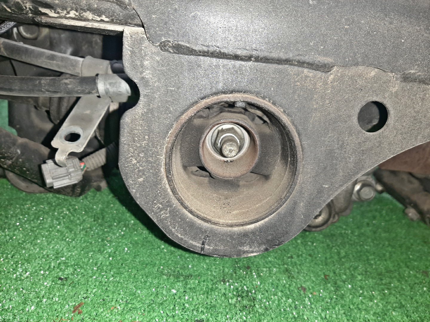 Балка задняя NISSAN SERENA NC25 MR20DE 7167 5 ракурс