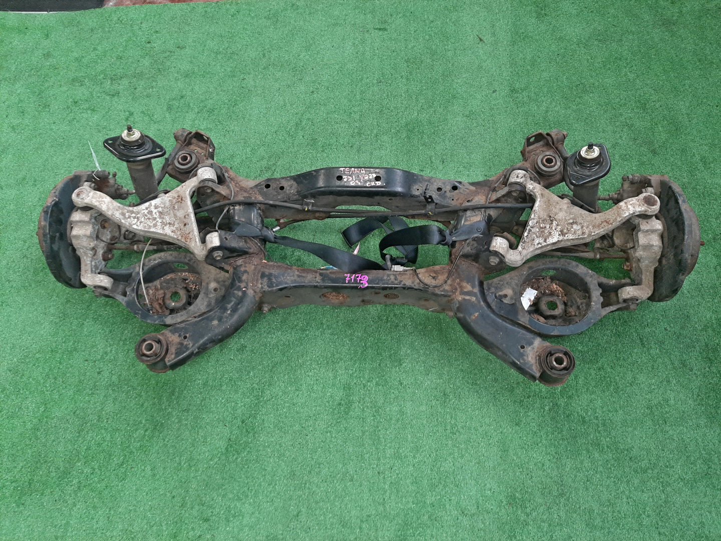 Балка задняя NISSAN TEANA J31 VQ23DE 7173 2 ракурс
