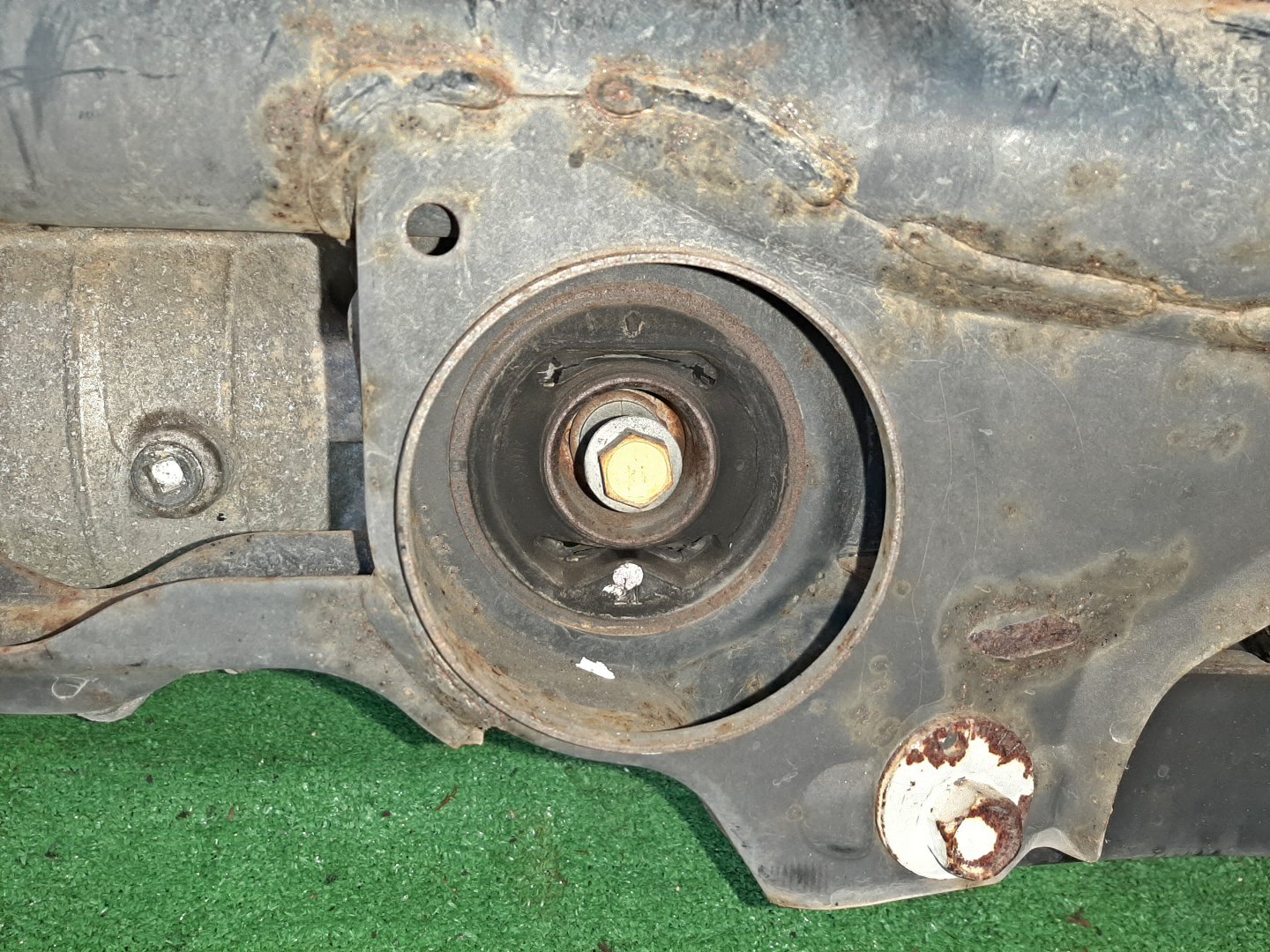 Балка задняя SUZUKI ESCUDO TDA4W J24B 7208 3 ракурс