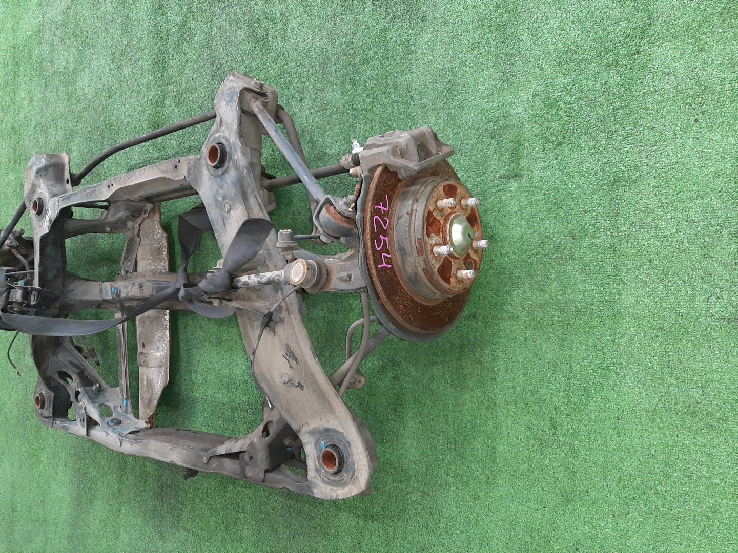 Балка задняя HONDA INSPIRE UA4 J25A 7254 4 ракурс Балка задняя HONDA INSPIRE UA4 J25A 7254 4 ракурс