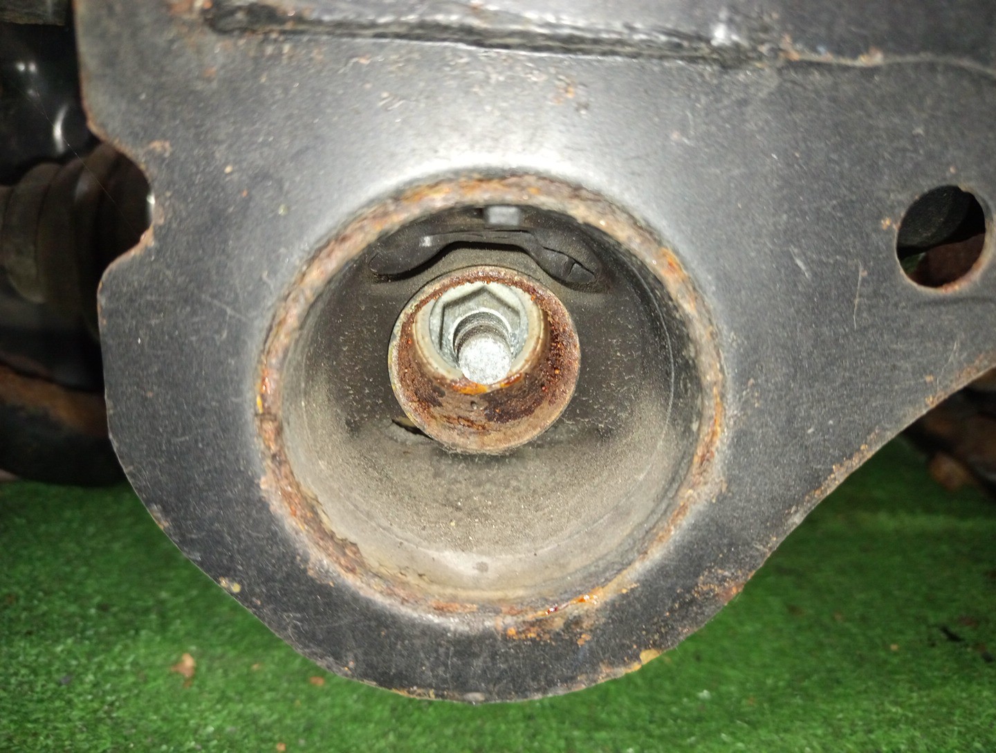 Балка задняя NISSAN SERENA NC25 MR20DE 7266 5 ракурс