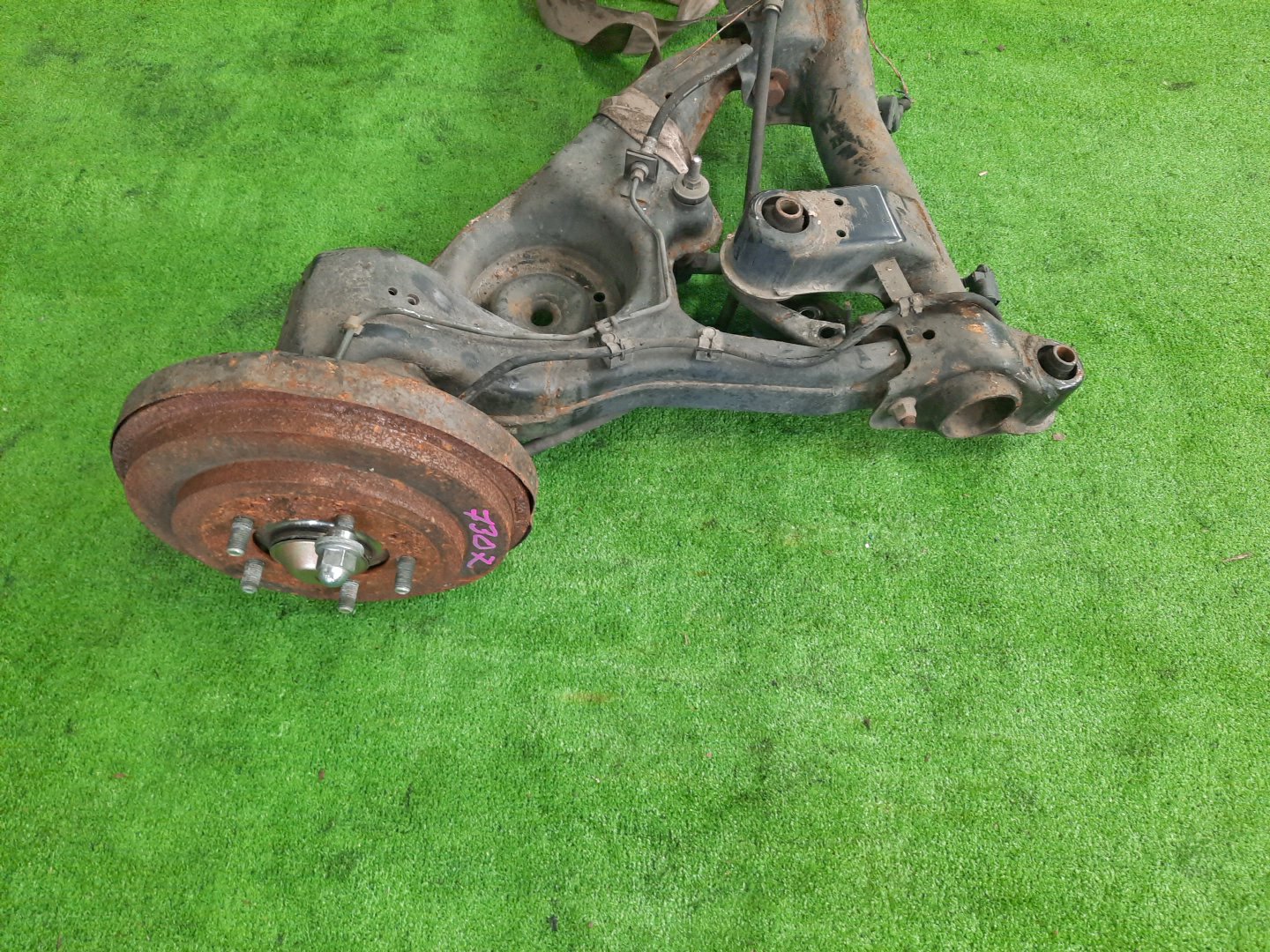 Балка задняя MITSUBISHI CHARIOT GRANDIS N84W 4G64 7307 3 ракурс