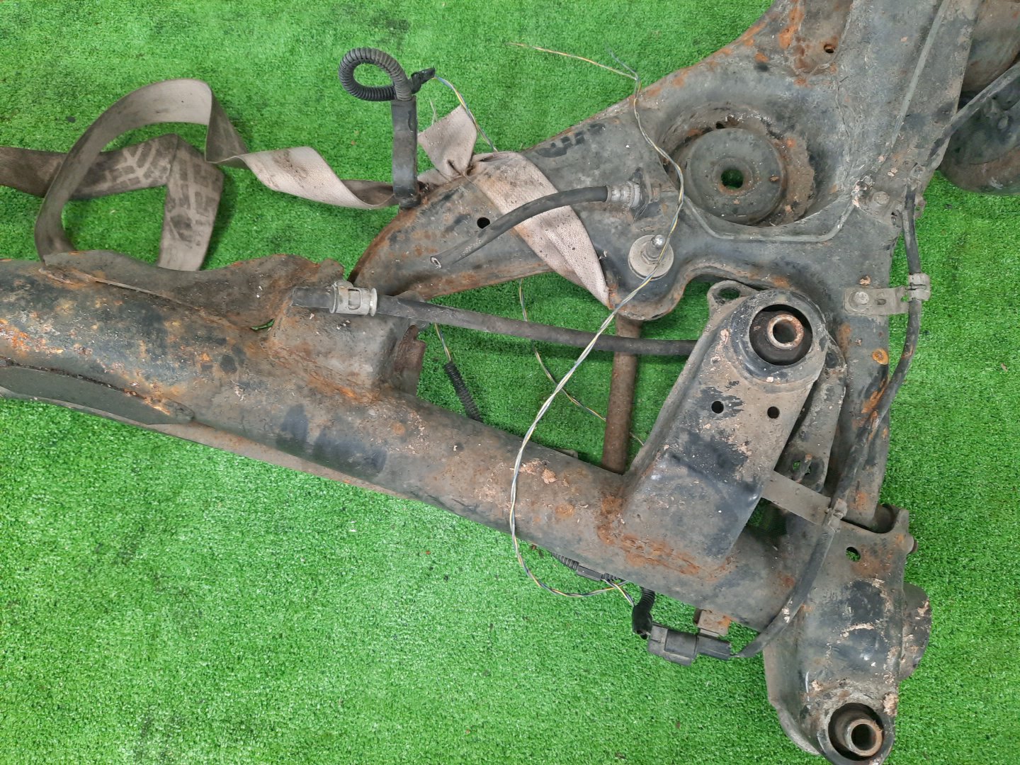 Балка задняя MITSUBISHI CHARIOT GRANDIS N84W 4G64 7307 5 ракурс