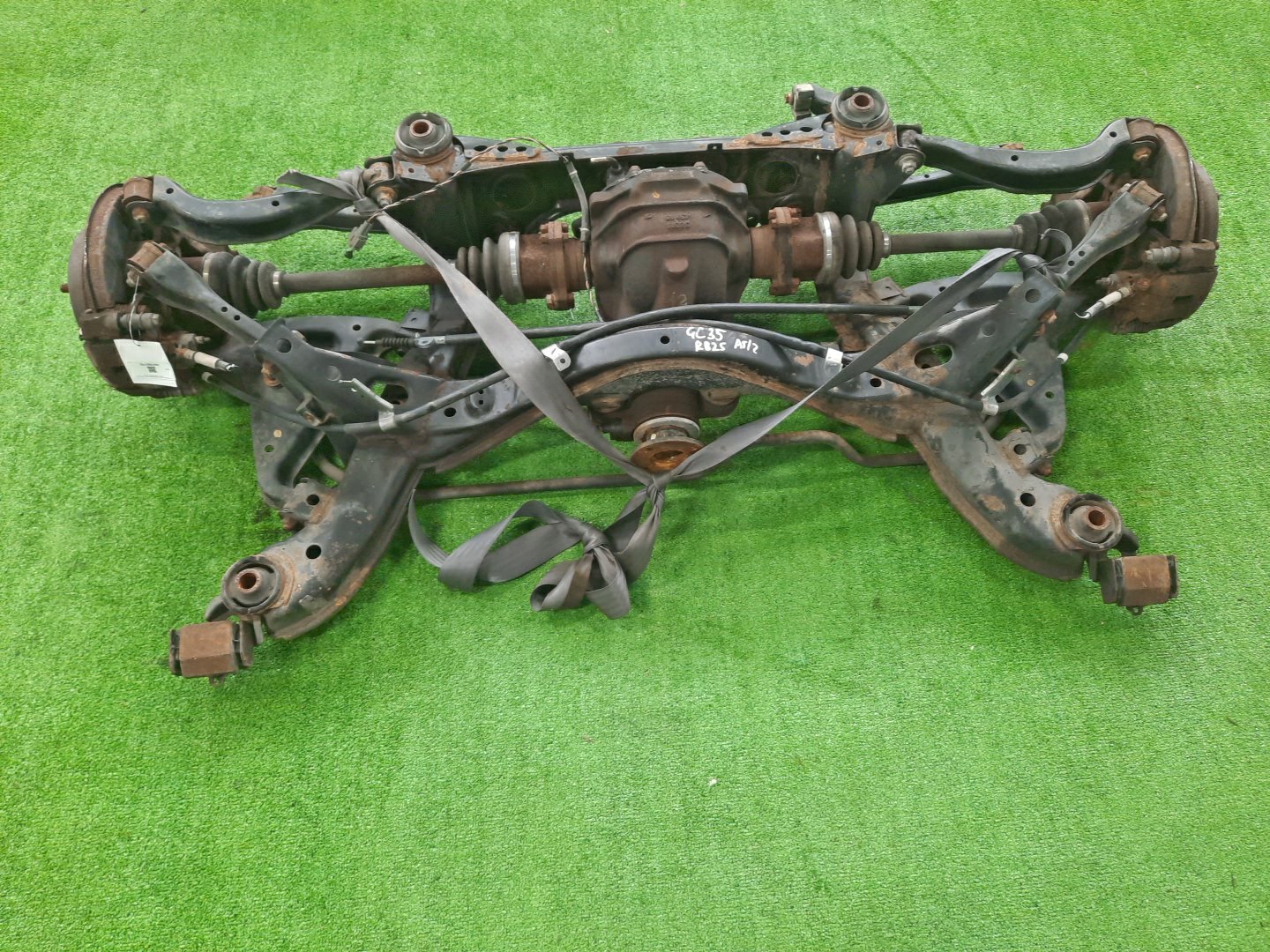 Балка задняя NISSAN LAUREL GC35 RB25DE 7344 2 ракурс Балка задняя NISSAN LAUREL GC35 RB25DE 7344 2 ракурс