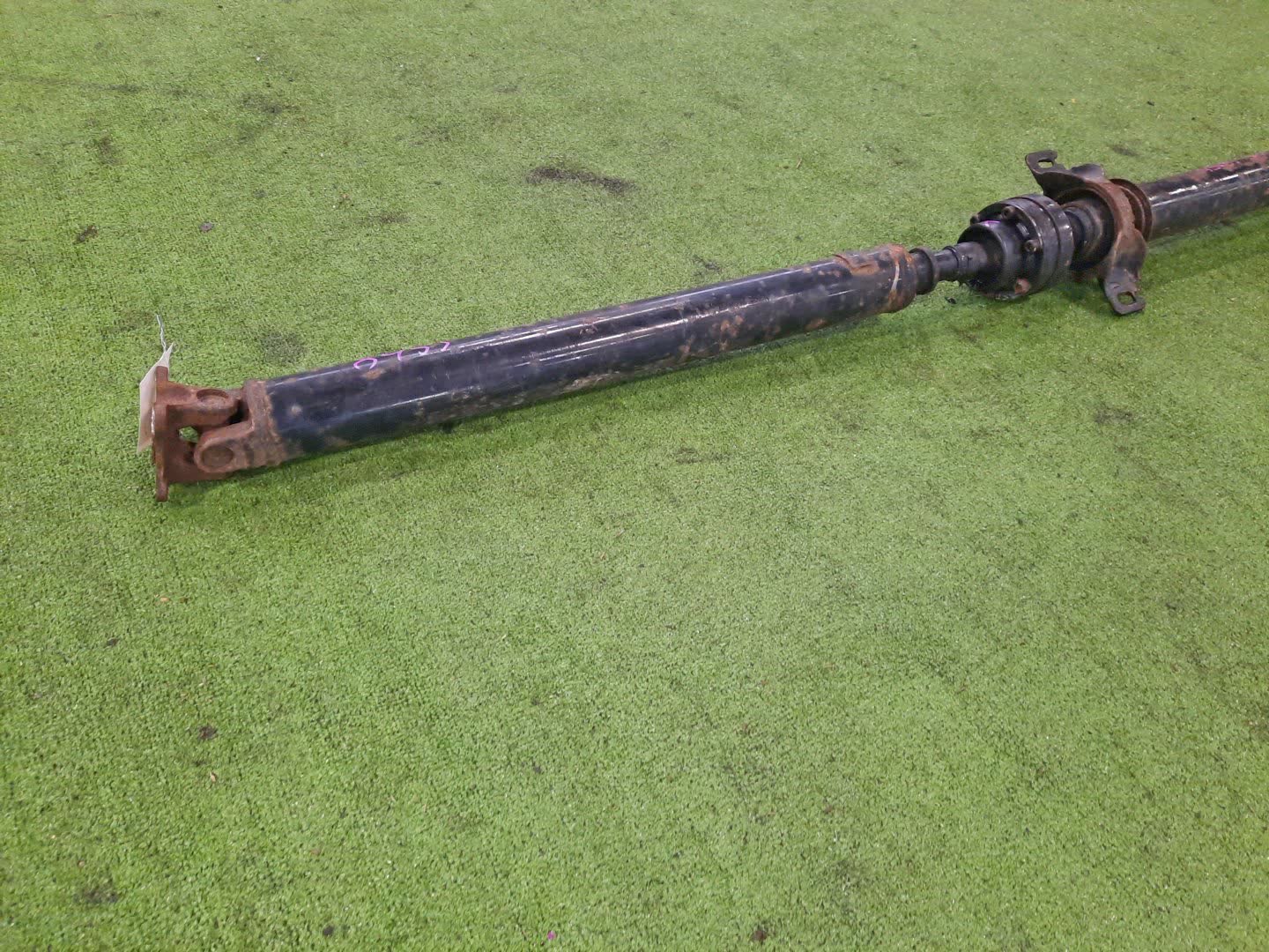 Кардан задний TOYOTA HARRIER GSU35W 2GR-FE 8955 3 ракурс Кардан задний TOYOTA HARRIER GSU35W 2GR-FE 8955 3 ракурс