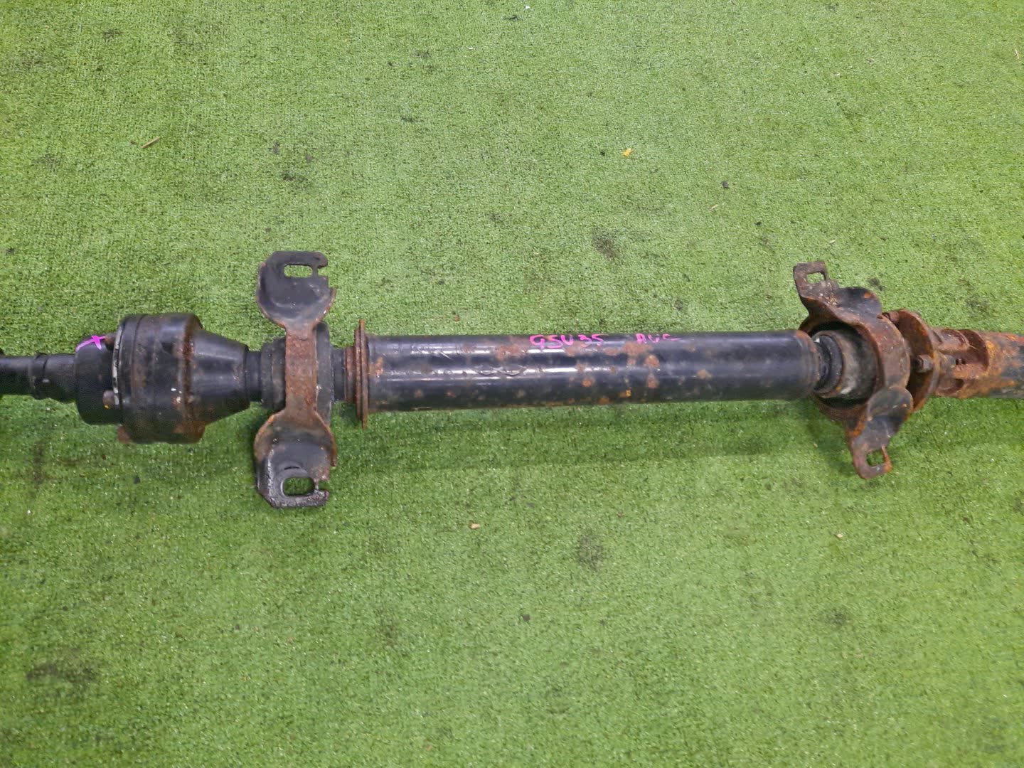 Кардан задний TOYOTA HARRIER GSU35W 2GR-FE 8955 4 ракурс Кардан задний TOYOTA HARRIER GSU35W 2GR-FE 8955 4 ракурс