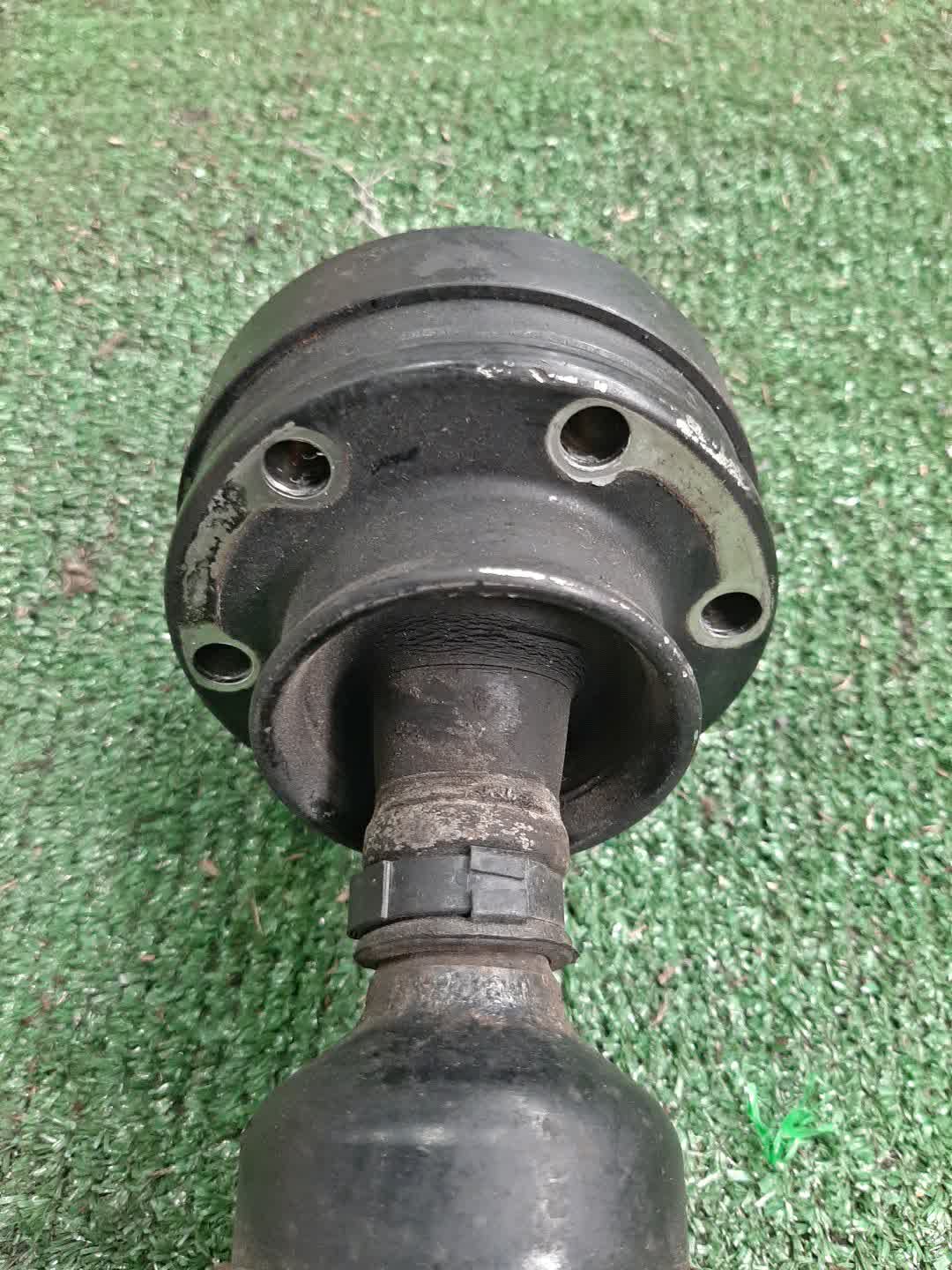 Кардан передний SUZUKI ESCUDO TD94W H27A 9738 2 ракурс Кардан передний SUZUKI ESCUDO TD94W H27A 9738 2 ракурс