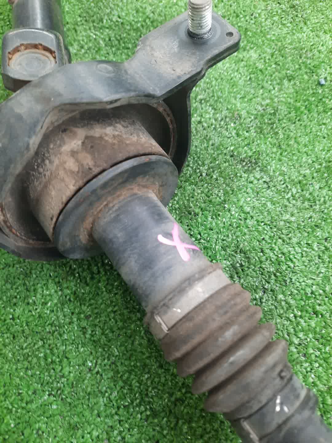 Кардан передний SUZUKI CARRY TRUCK DA16T R06A 10056 3 ракурс Кардан передний SUZUKI CARRY TRUCK DA16T R06A 10056 3 ракурс
