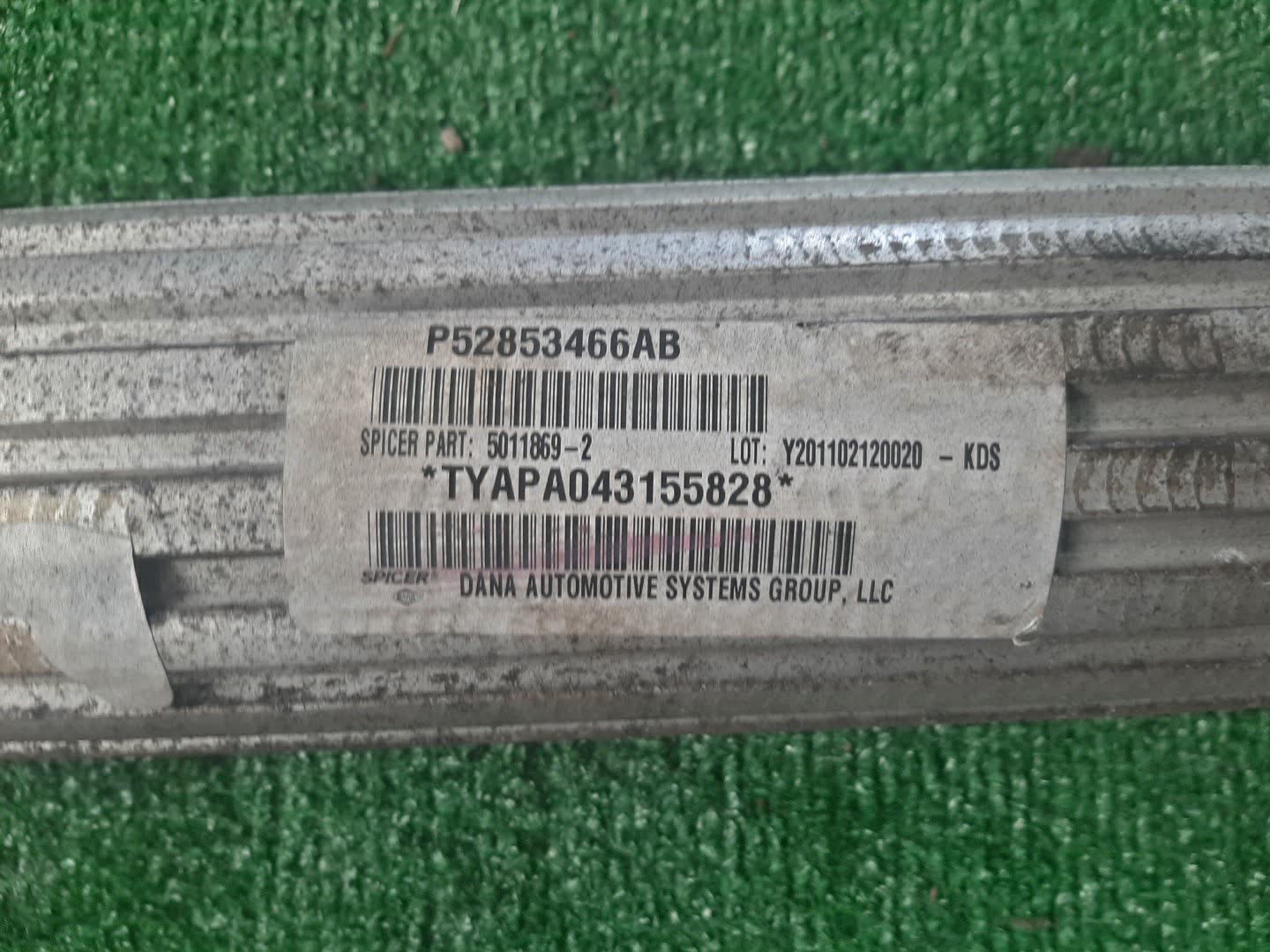 Кардан задний JEEP CHEROKEE KK P52853466AB 4 ракурс Кардан задний JEEP CHEROKEE KK P52853466AB 4 ракурс