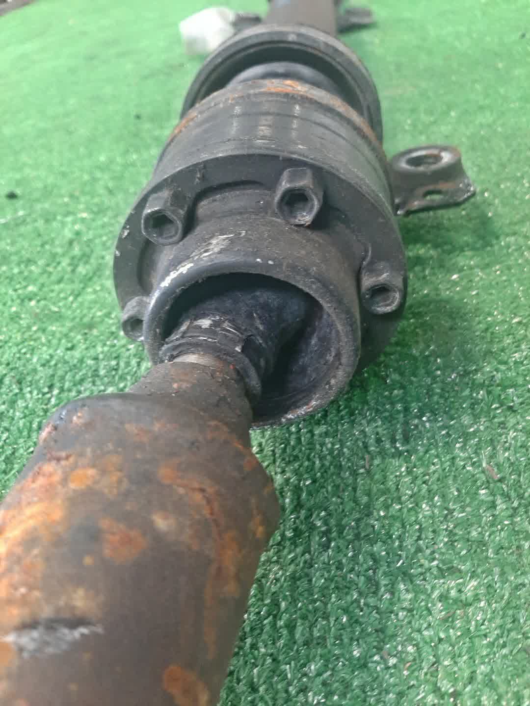 Кардан задний MITSUBISHI DIAMANTE F41A 6G73 10355 2 ракурс