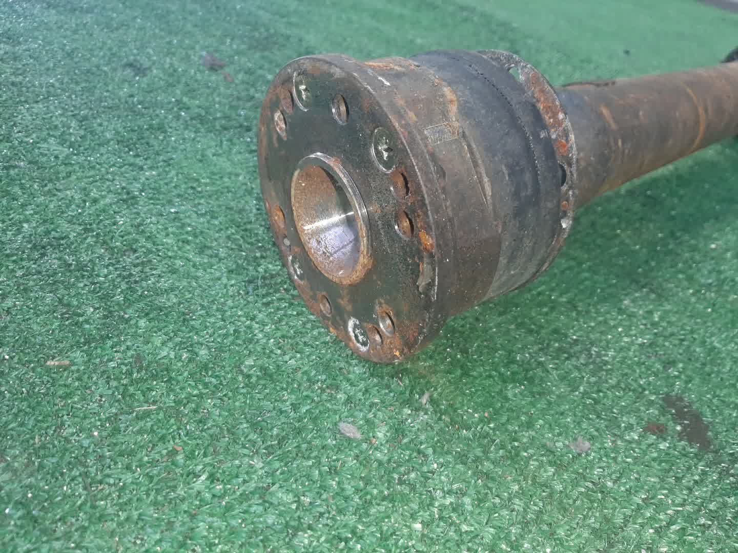 Кардан задний MITSUBISHI DIAMANTE F41A 6G73 10355 3 ракурс