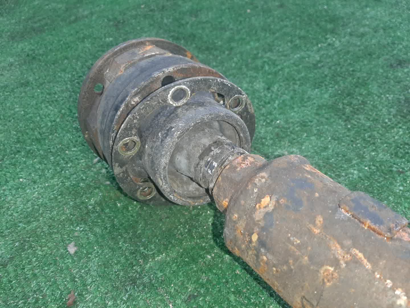 Кардан задний MITSUBISHI DIAMANTE F41A 6G73 10355 4 ракурс