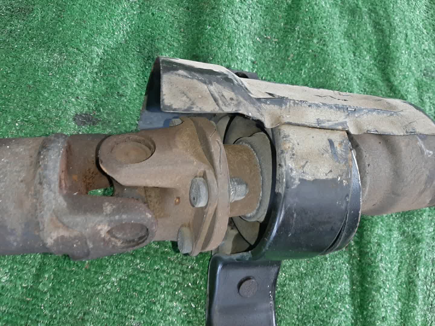 Кардан задний NISSAN CEDRIC Y30 VG20E 10386 3 ракурс Кардан задний NISSAN CEDRIC Y30 VG20E 10386 3 ракурс