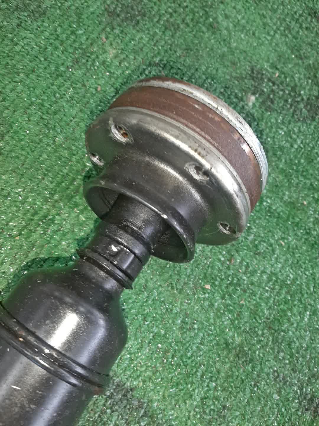 Кардан передний SUZUKI ESCUDO TDA4W J24B 10485 2 ракурс Кардан передний SUZUKI ESCUDO TDA4W J24B 10485 2 ракурс