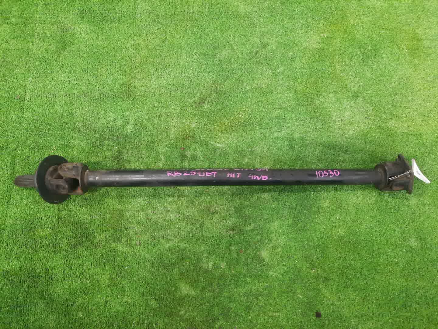Кардан передний NISSAN CEDRIC, GLORIA ENY34, ENY33 RB25DET 10530 1 ракурс Кардан передний NISSAN CEDRIC, GLORIA ENY34, ENY33 RB25DET 10530 1 ракурс