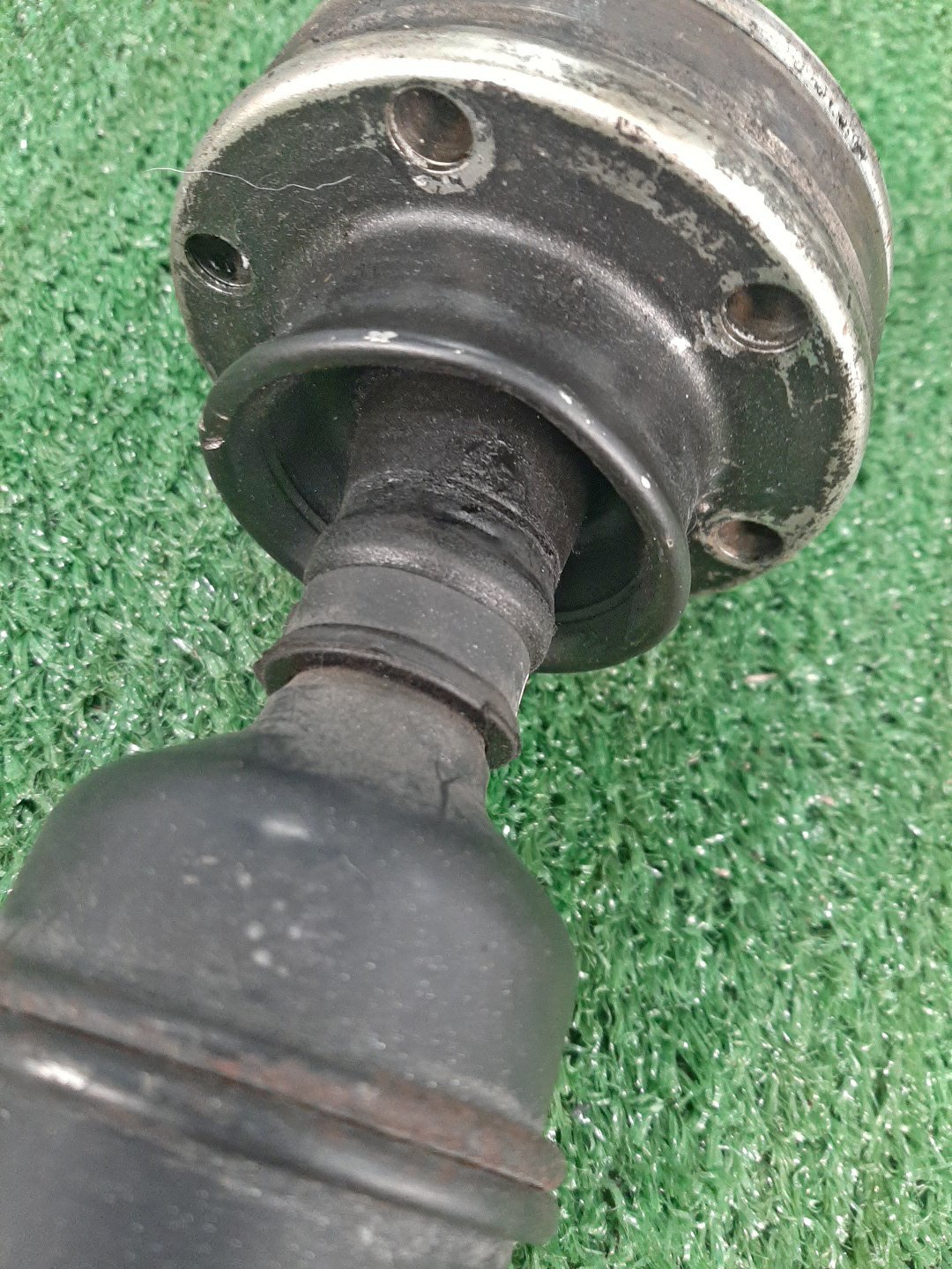 Кардан передний SUZUKI ESCUDO TDA4W J24B 10597 2 ракурс Кардан передний SUZUKI ESCUDO TDA4W J24B 10597 2 ракурс