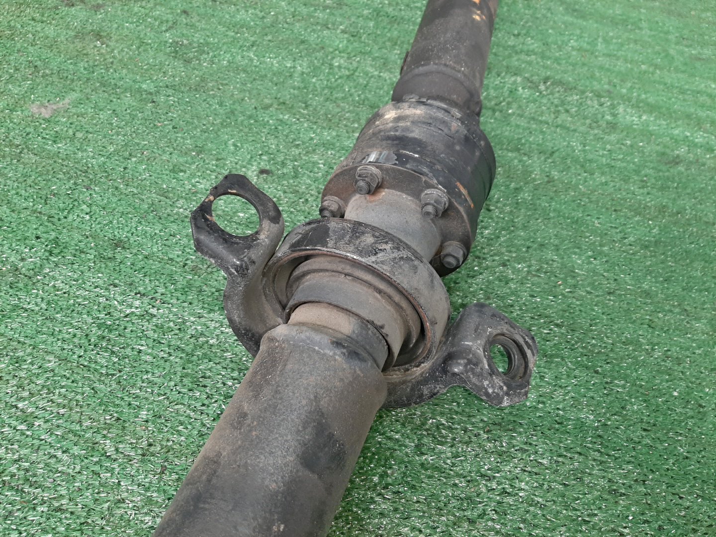 Кардан задний MITSUBISHI LEGNUM EC5W 6A13 10620 3 ракурс Кардан задний MITSUBISHI LEGNUM EC5W 6A13 10620 3 ракурс