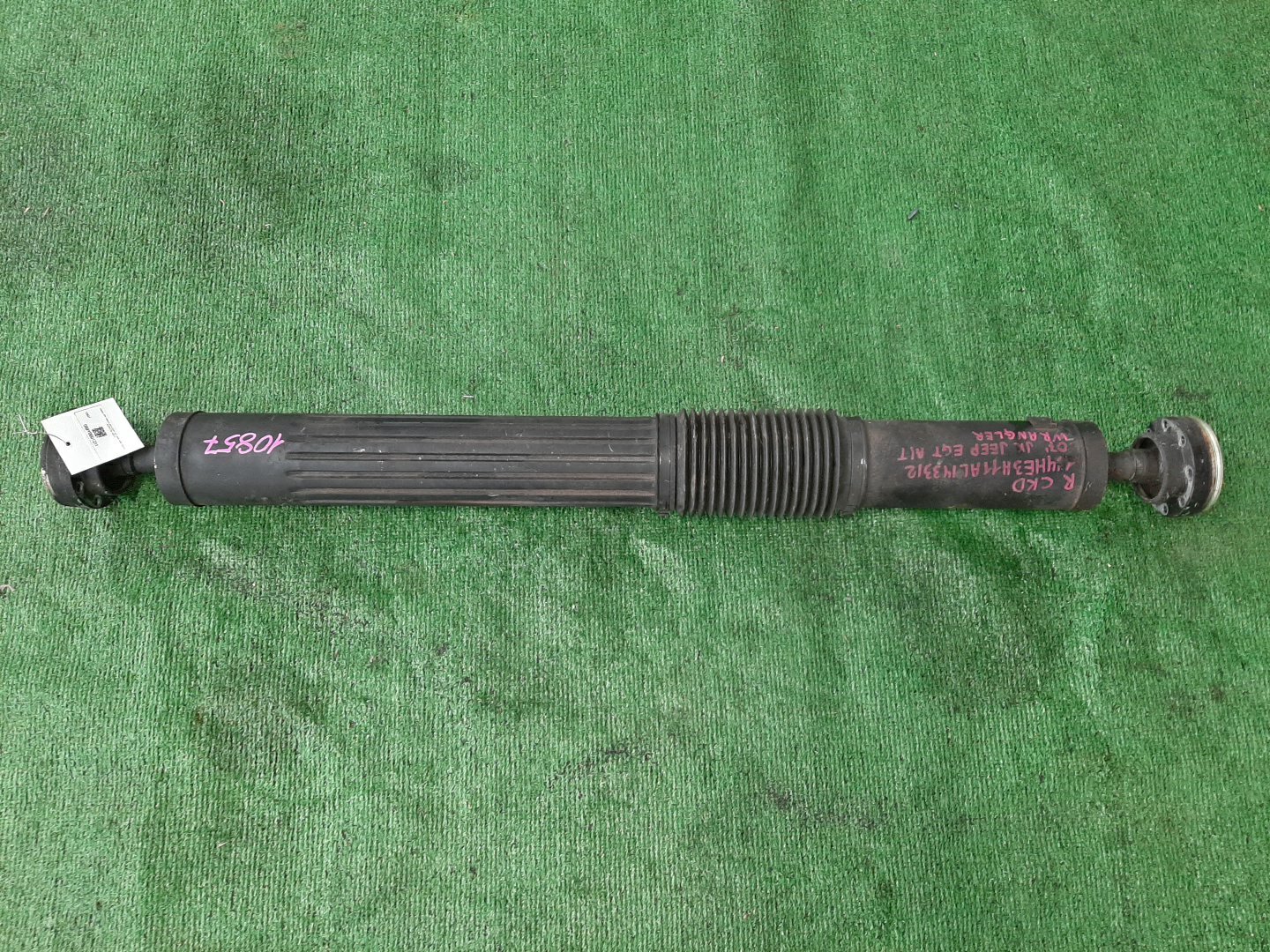 Кардан задний JEEP WRANGLER JK EGT 10857 1 ракурс Кардан задний JEEP WRANGLER JK EGT 10857 1 ракурс