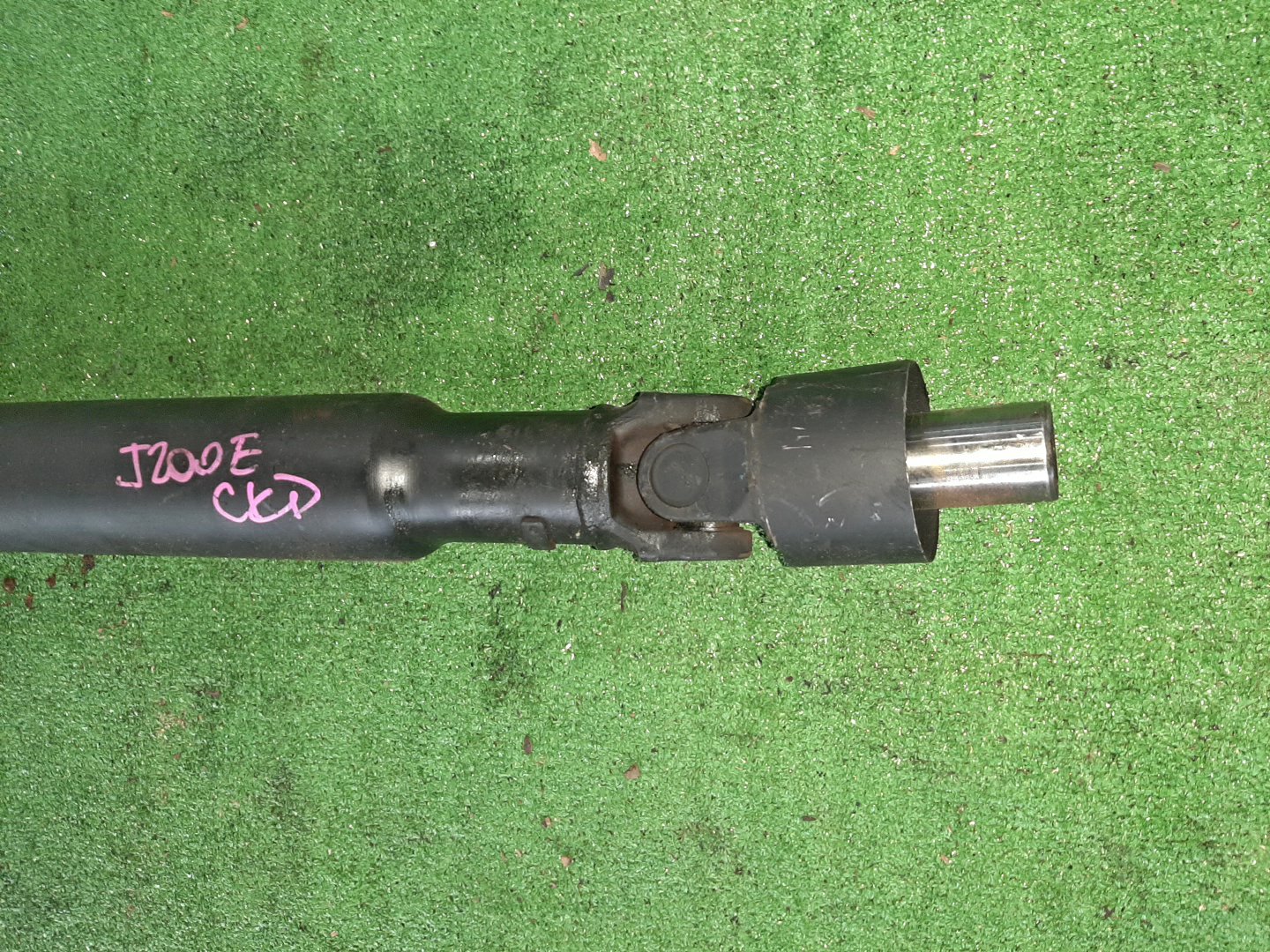 Кардан задний TOYOTA RUSH J200E 3SZ-VE 11123 2 ракурс Кардан задний TOYOTA RUSH J200E 3SZ-VE 11123 2 ракурс