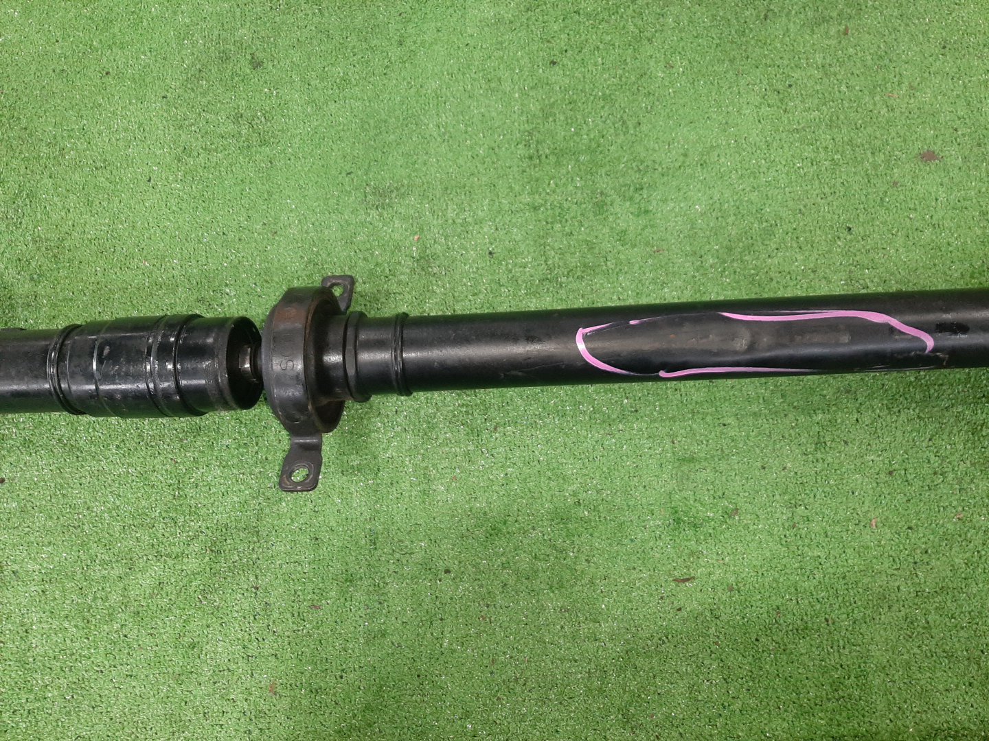 Кардан задний HONDA MOBILIO SPIKE GK2 L15A 1679 2 ракурс Кардан задний HONDA MOBILIO SPIKE GK2 L15A 1679 2 ракурс