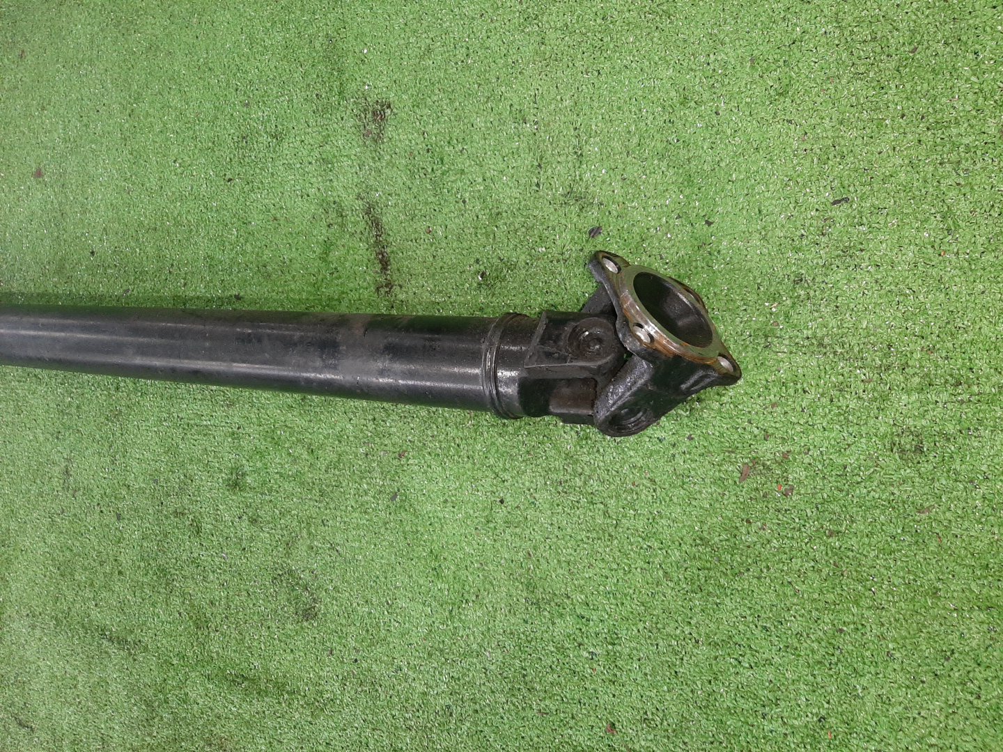 Кардан задний HONDA MOBILIO SPIKE GK2 L15A 1679 3 ракурс Кардан задний HONDA MOBILIO SPIKE GK2 L15A 1679 3 ракурс