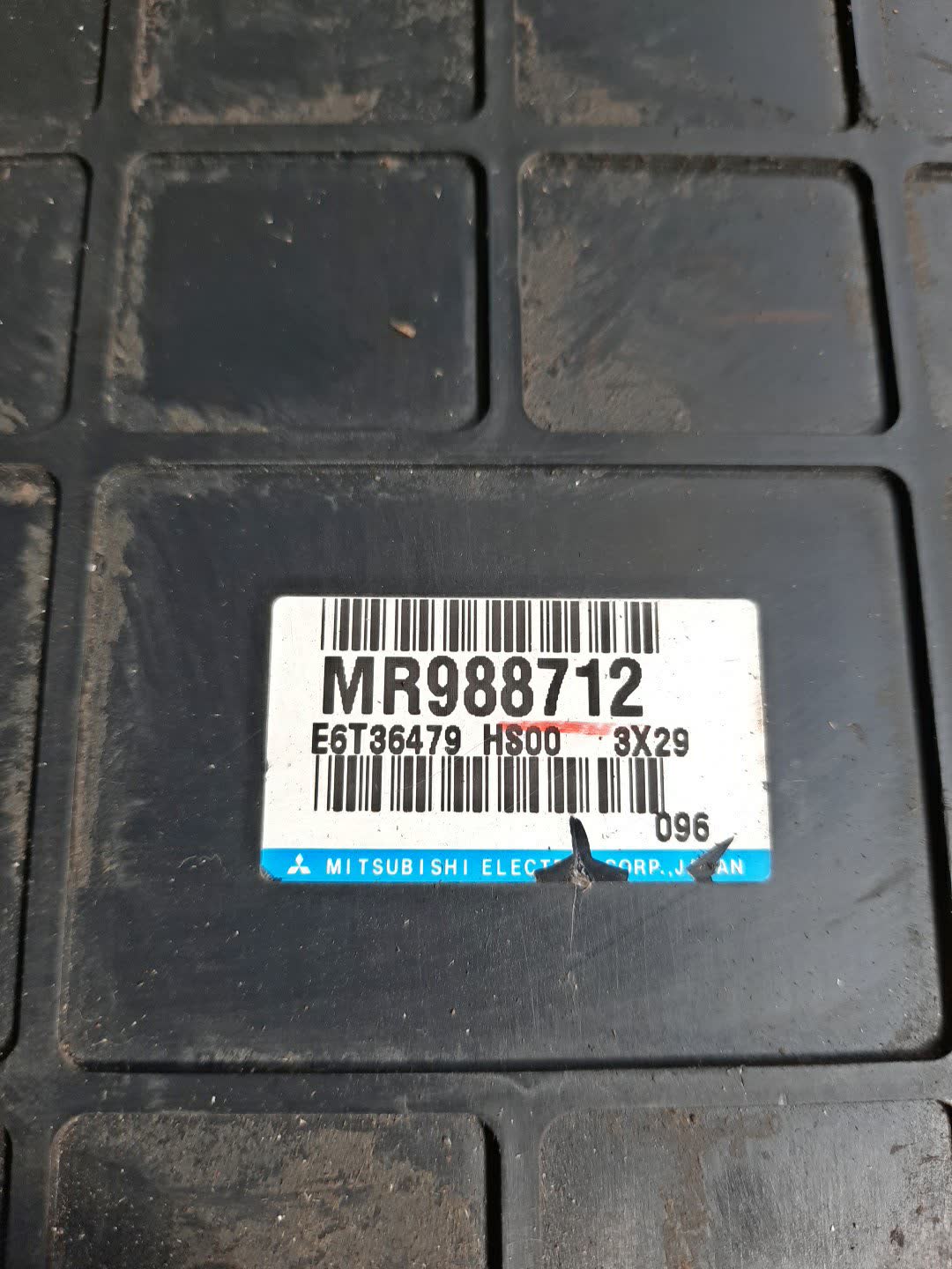  MITSUBISHI AIRTREK CU2W 4G63 MR988712 2 ракурс
