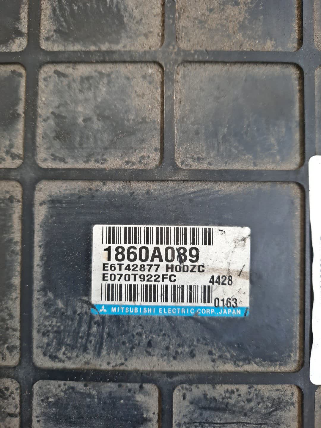  MITSUBISHI ECLIPSE D53A 6G72 1860A089 2 ракурс
