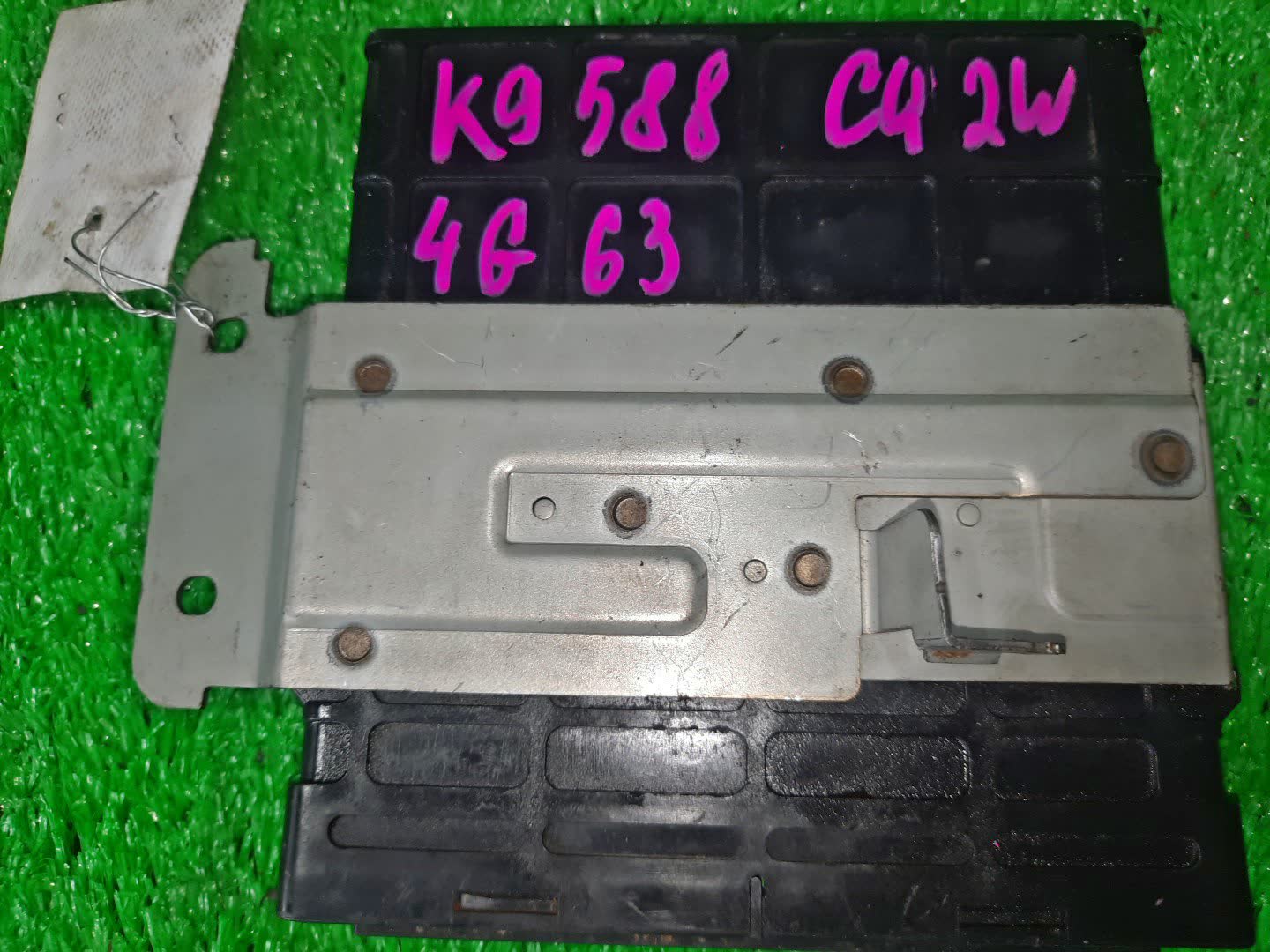  MITSUBISHI AIRTREK CU2W 4G63 MR988712 2 ракурс
