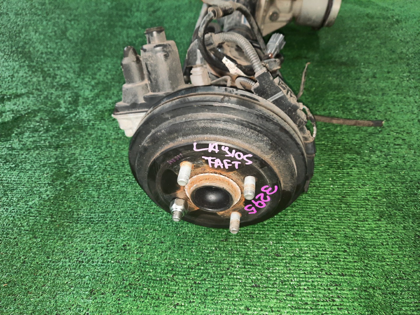 Мост задний DAIHATSU TAFT LA910S KF 3295 3 ракурс Мост задний DAIHATSU TAFT LA910S KF 3295 3 ракурс