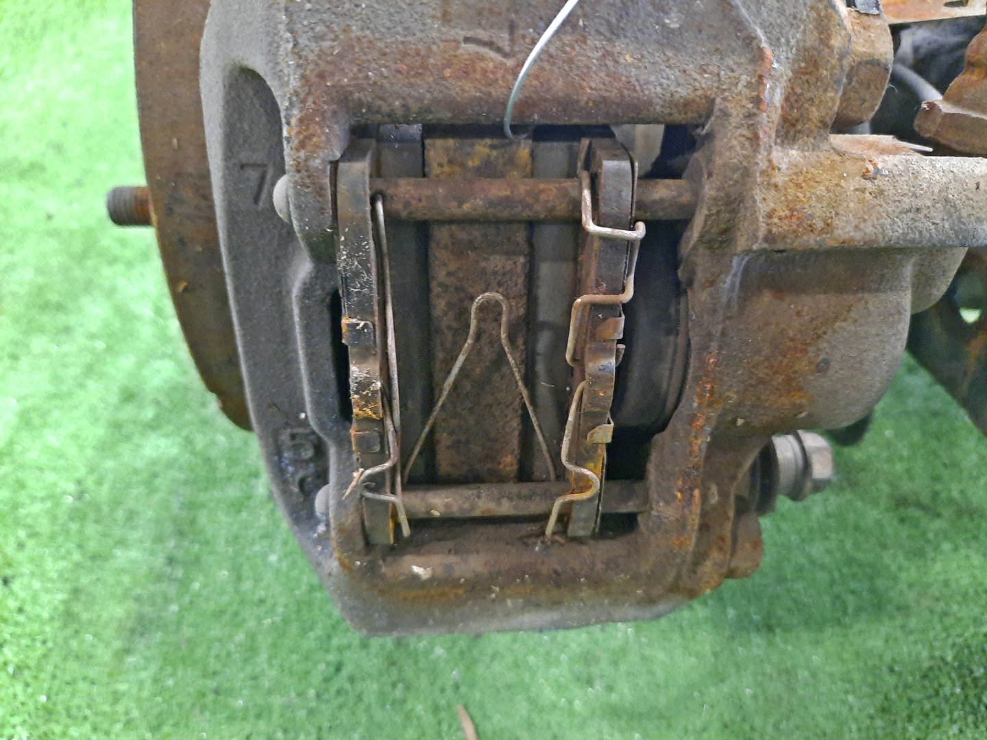 Мост задний MITSUBISHI CHALLENGER K99W 6G74 3531 5 ракурс Мост задний MITSUBISHI CHALLENGER K99W 6G74 3531 5 ракурс