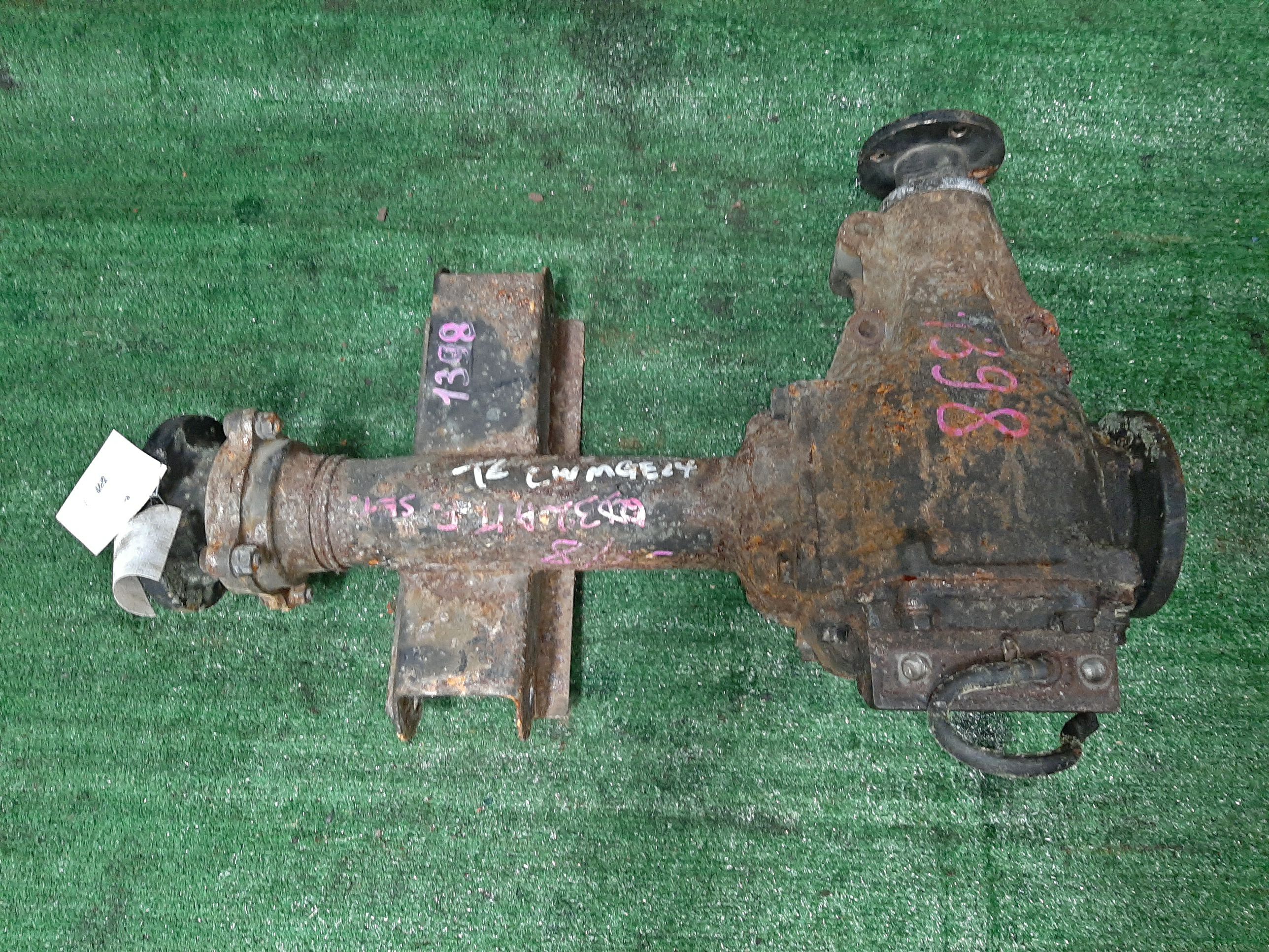Редуктор передний NISSAN CARAVAN E24 QD32 1398 1 ракурс Редуктор передний NISSAN CARAVAN E24 QD32 1398 1 ракурс