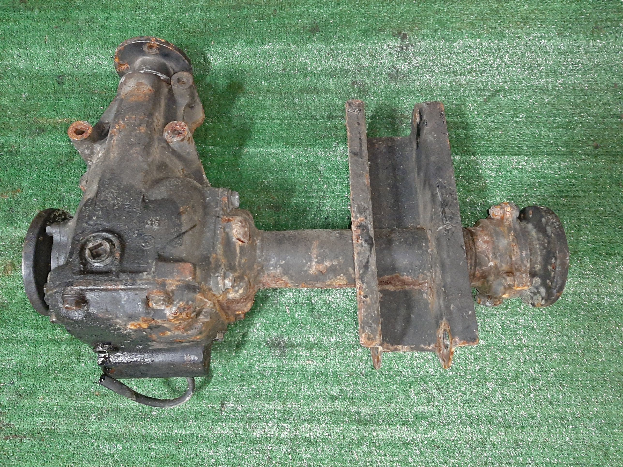 Редуктор передний NISSAN CARAVAN E24 QD32 1398 2 ракурс Редуктор передний NISSAN CARAVAN E24 QD32 1398 2 ракурс