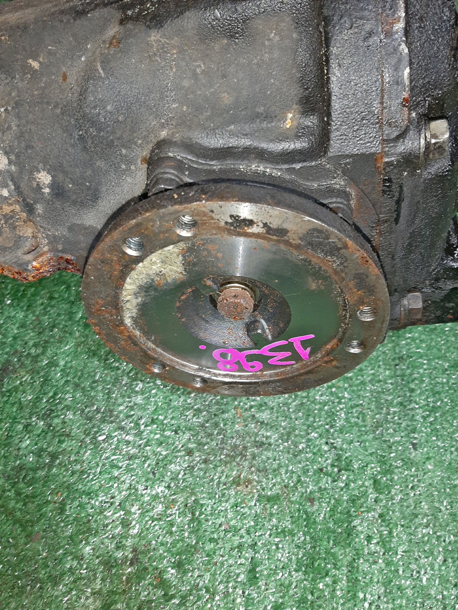 Редуктор передний NISSAN CARAVAN E24 QD32 1398 3 ракурс