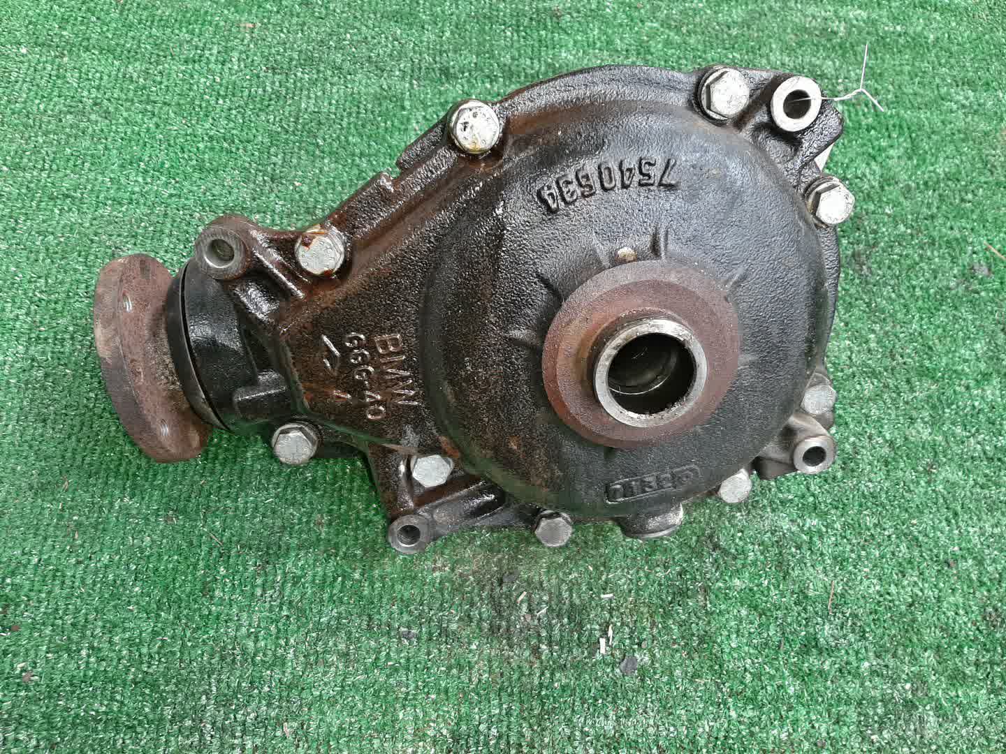 Редуктор передний BMW X3 E83 N52B25AF 6064 3 ракурс