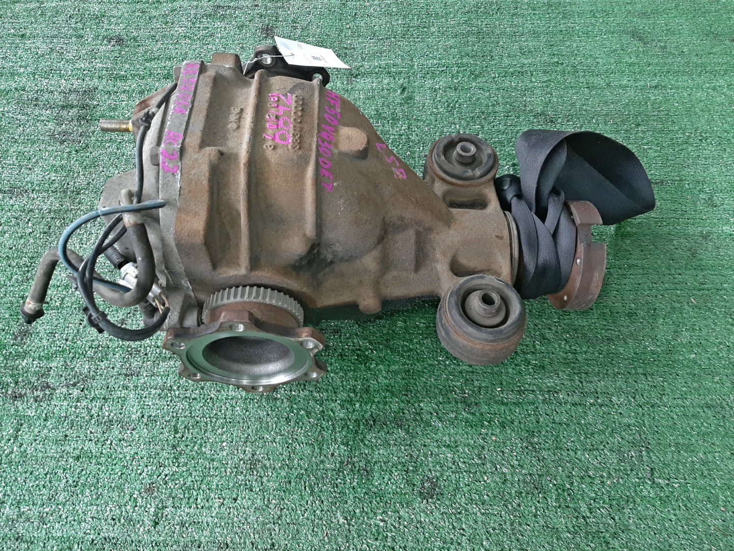 Редуктор задний NISSAN CIMA HF50 VQ30DET 6842 2 ракурс Редуктор задний NISSAN CIMA HF50 VQ30DET 6842 2 ракурс