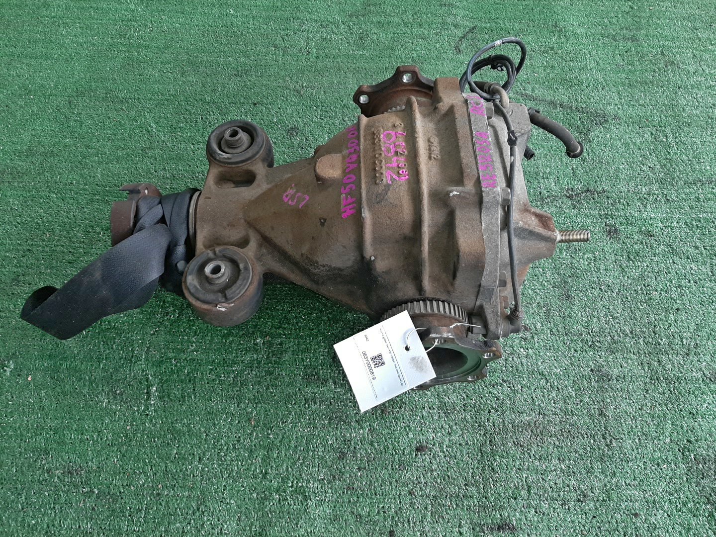 Редуктор задний NISSAN CIMA HF50 VQ30DET 6842 4 ракурс Редуктор задний NISSAN CIMA HF50 VQ30DET 6842 4 ракурс