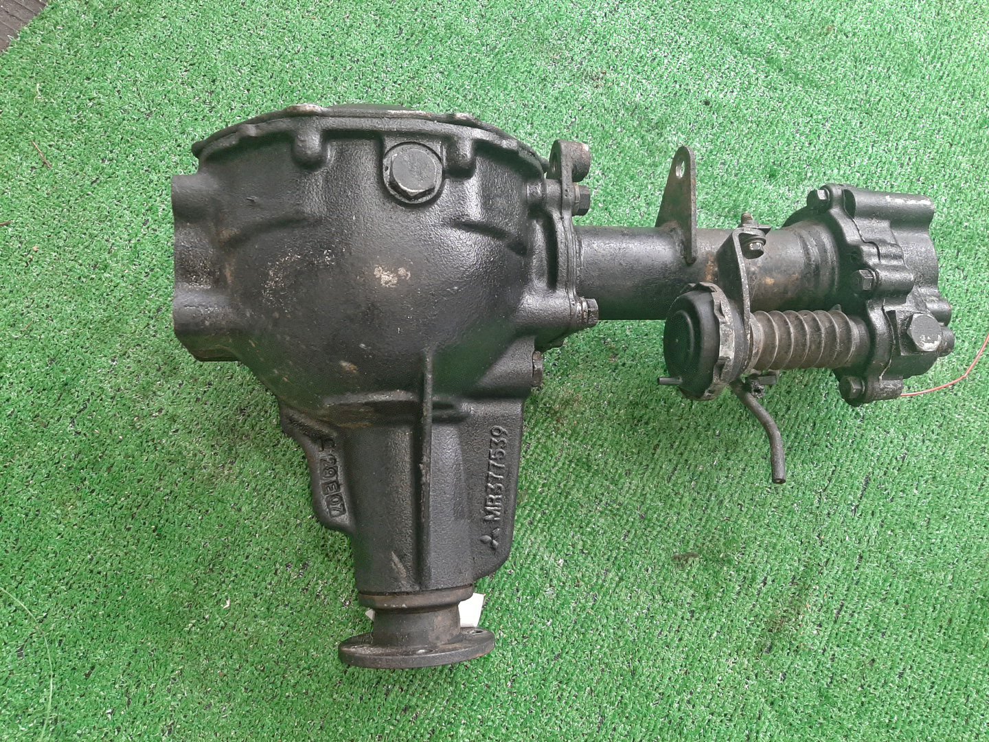 Редуктор передний MITSUBISHI PAJERO IO H76W 4G93 7011 4 ракурс