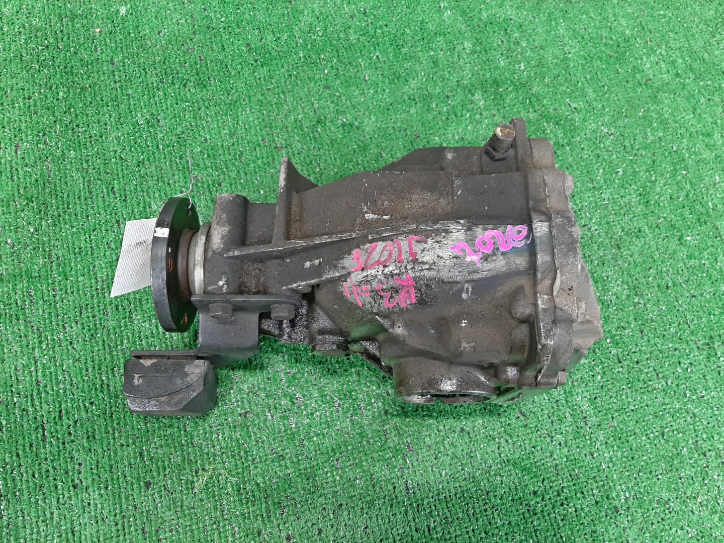 Редуктор передний TOYOTA RUSH J210E 3SZ-VE 7020 3 ракурс Редуктор передний TOYOTA RUSH J210E 3SZ-VE 7020 3 ракурс
