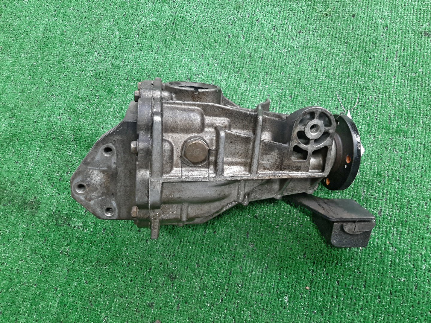 Редуктор передний TOYOTA RUSH J210E 3SZ-VE 7020 4 ракурс Редуктор передний TOYOTA RUSH J210E 3SZ-VE 7020 4 ракурс