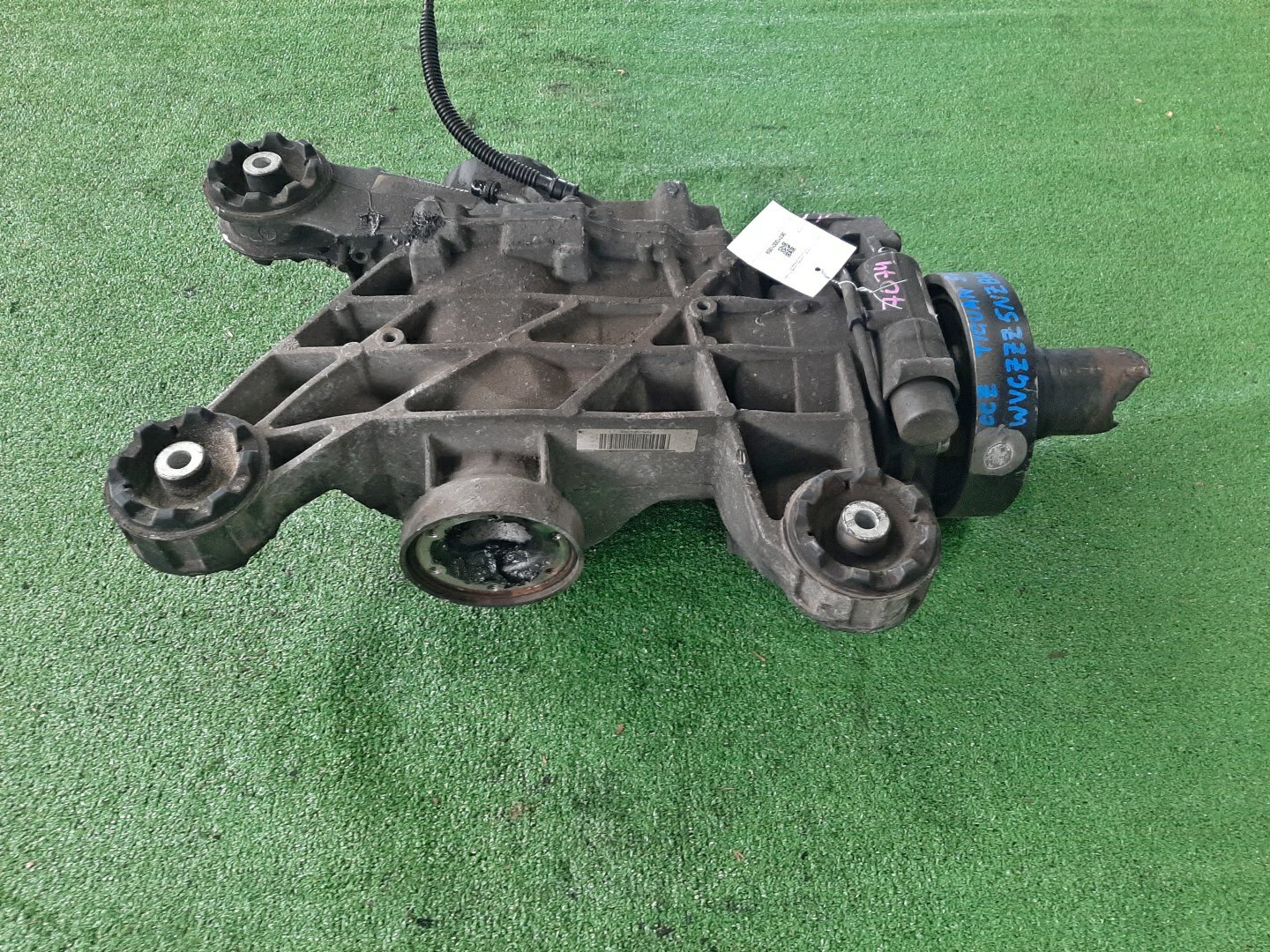 Редуктор задний VOLKSWAGEN TIGUAN 5N2 CCZC 7074 4 ракурс Редуктор задний VOLKSWAGEN TIGUAN 5N2 CCZC 7074 4 ракурс
