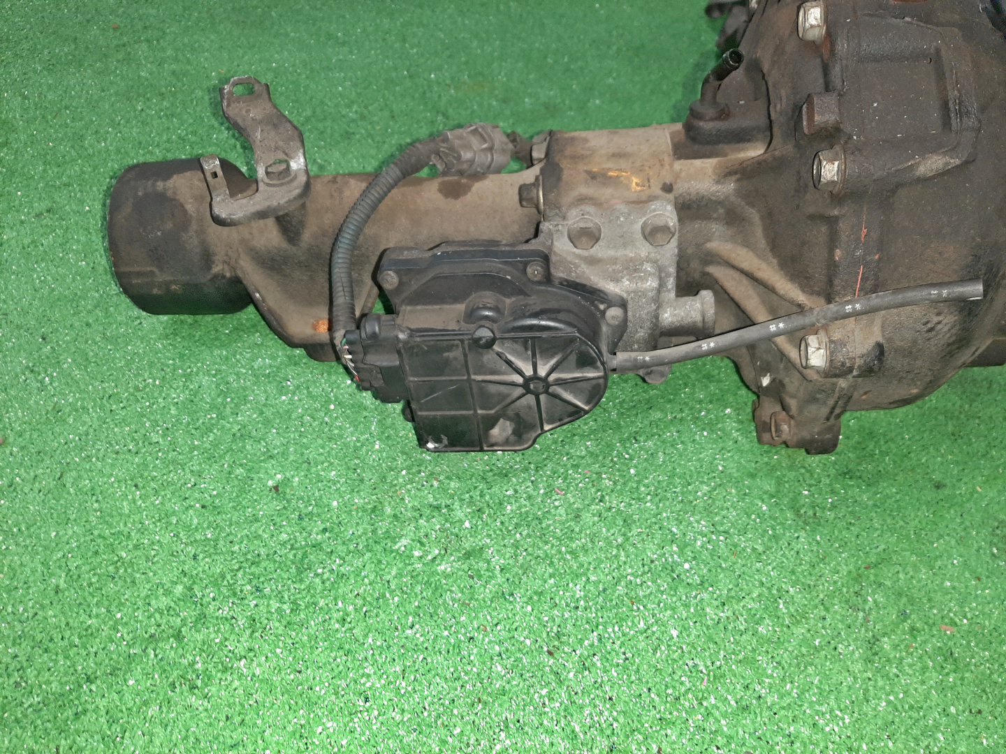 Редуктор передний TOYOTA HILUX SURF VZN215W 5VZ-FE 1180 2 ракурс