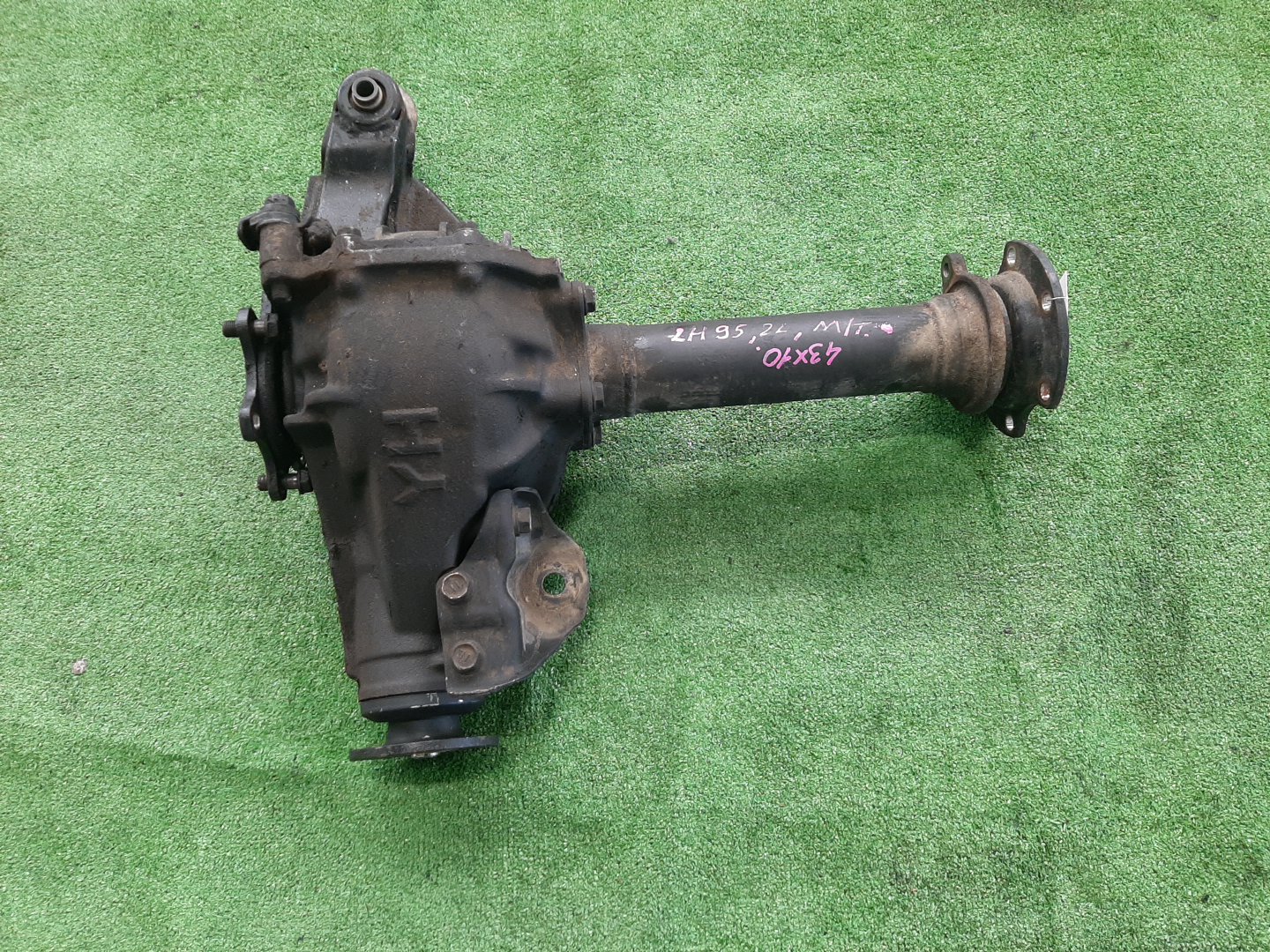 Редуктор передний TOYOTA HIACE LH95 2L 1190 1 ракурс
