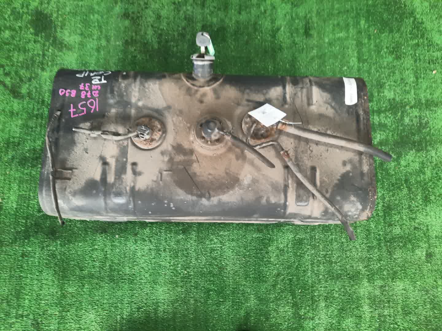 Топливный бак TOYOTA DYNA XZU675 N04C-T 1657 1 ракурс