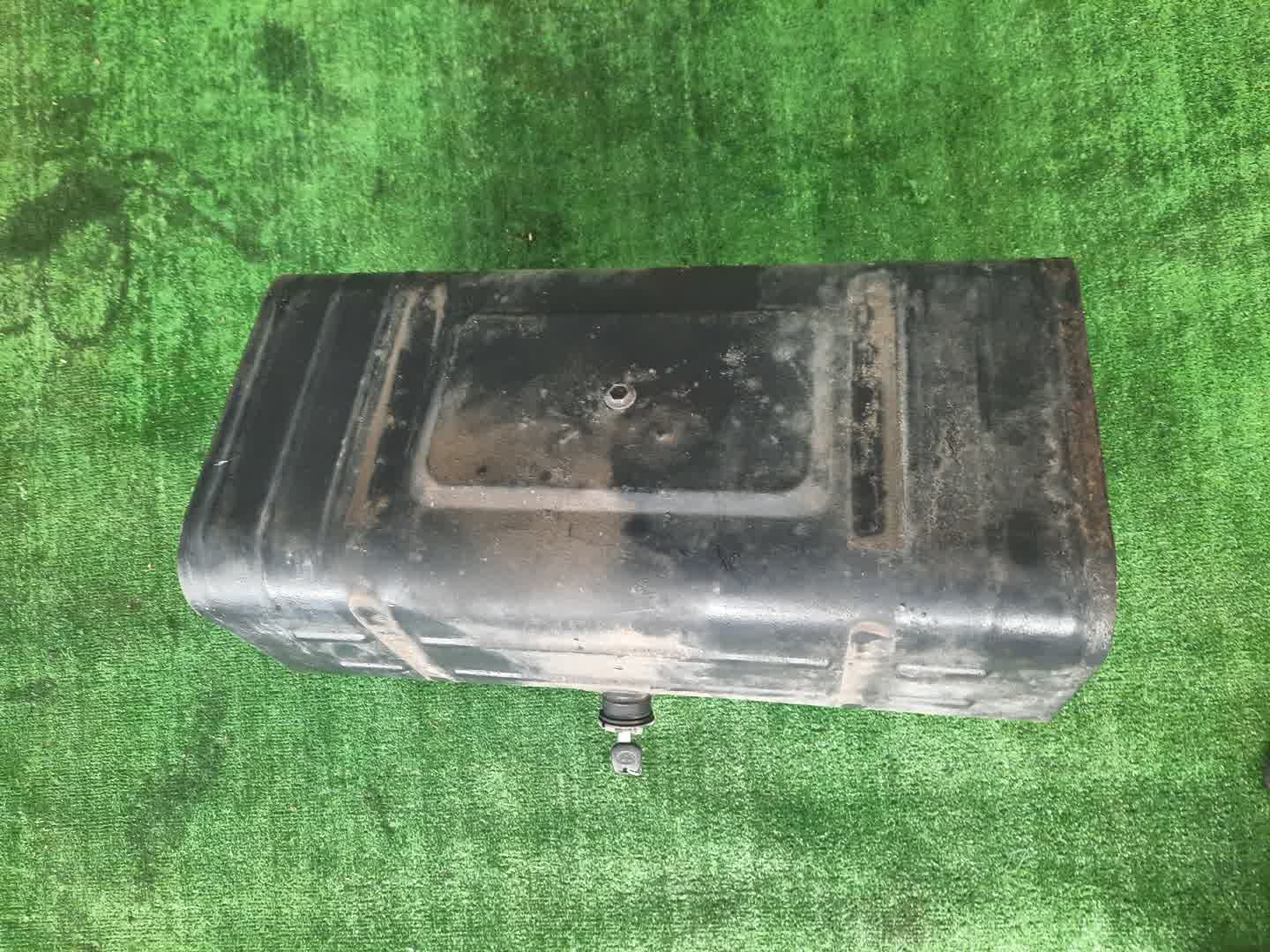 Топливный бак TOYOTA DYNA XZU675 N04C-T 1657 2 ракурс