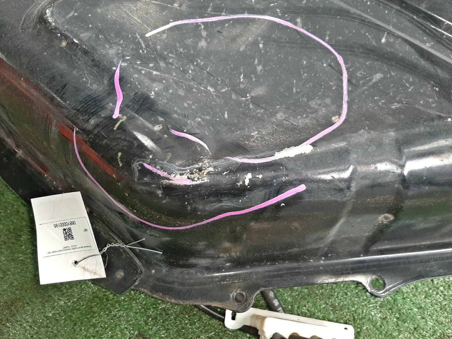 Топливный бак MITSUBISHI GRANDIS NA4W 4G69 1687 3 ракурс